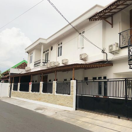 The Lawang Yogya Guesthouse ジョグジャカルタ エクステリア 写真