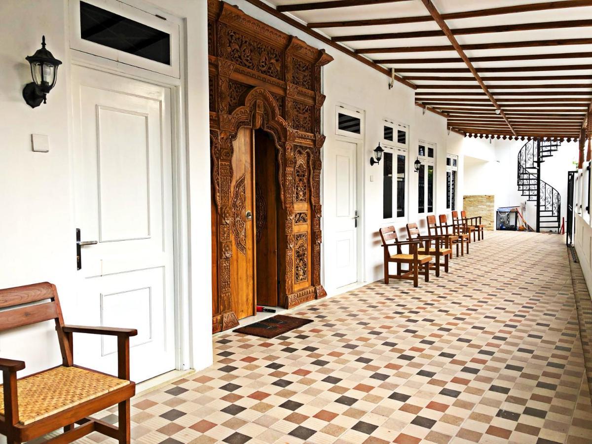 The Lawang Yogya Guesthouse ジョグジャカルタ エクステリア 写真
