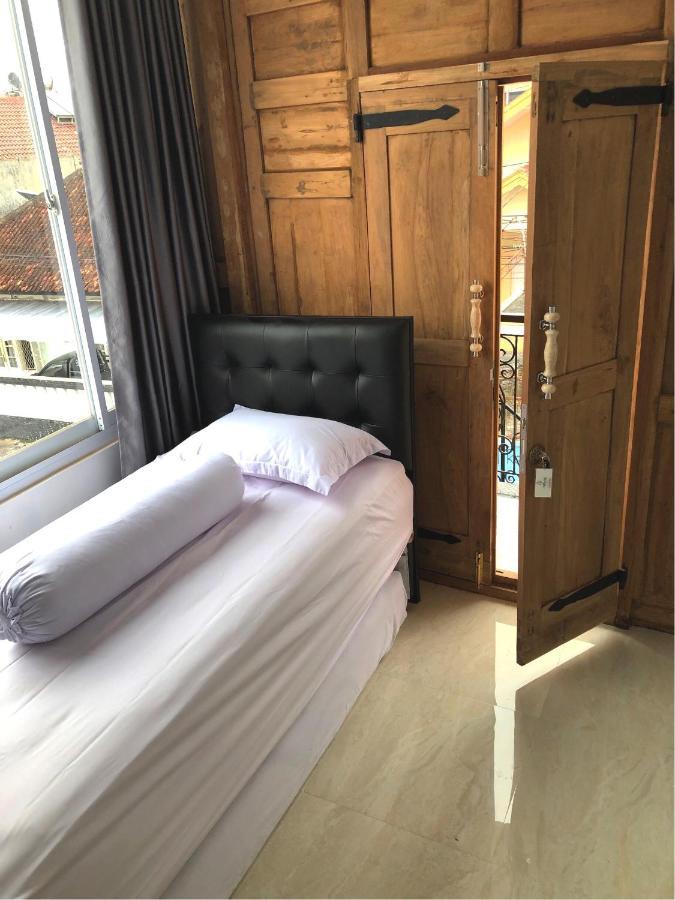 The Lawang Yogya Guesthouse ジョグジャカルタ エクステリア 写真